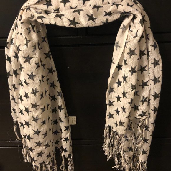 ⭐️Shimmery Scarf, white with black stars - Picture 4 of 4